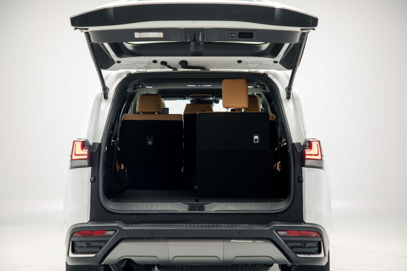 Lexus LX 600 Signature 3.5L - Sonic Quartz Inside Black | Export Only