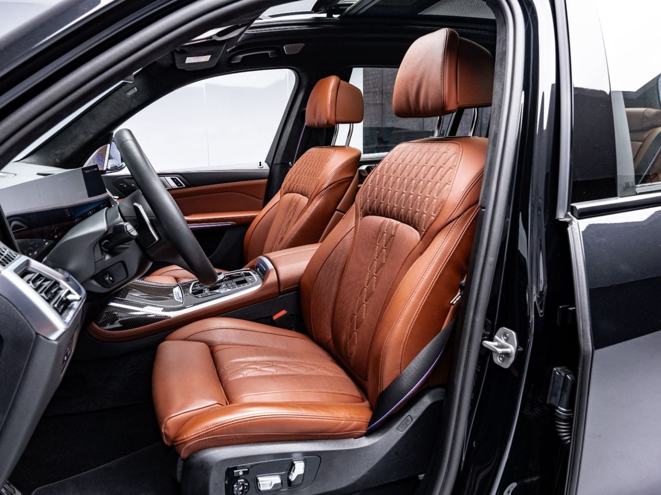 BMW X7 M60i XDRIVE BUY NOW, PAY 2027 | THE BLACKLINE STANDARD | BMW Warranty + Service Contract, GCC, LOW K