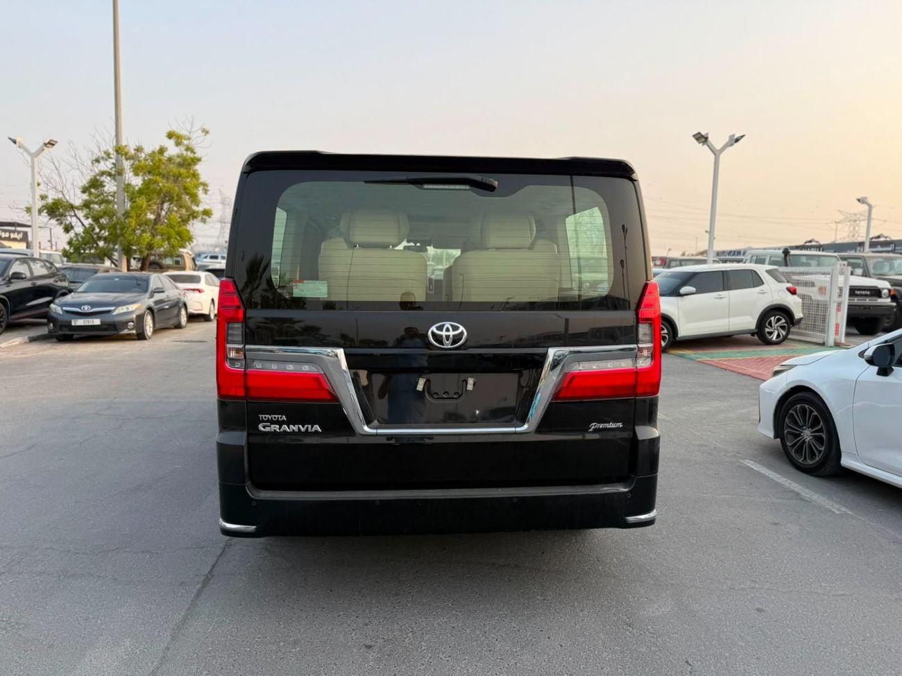 Toyota Granvia PREMIUM