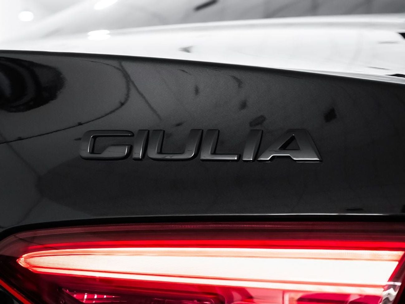 ألفا روميو جوليا 2023 Alfa Romeo Giulia Estrema / Alfa Romeo Warranty