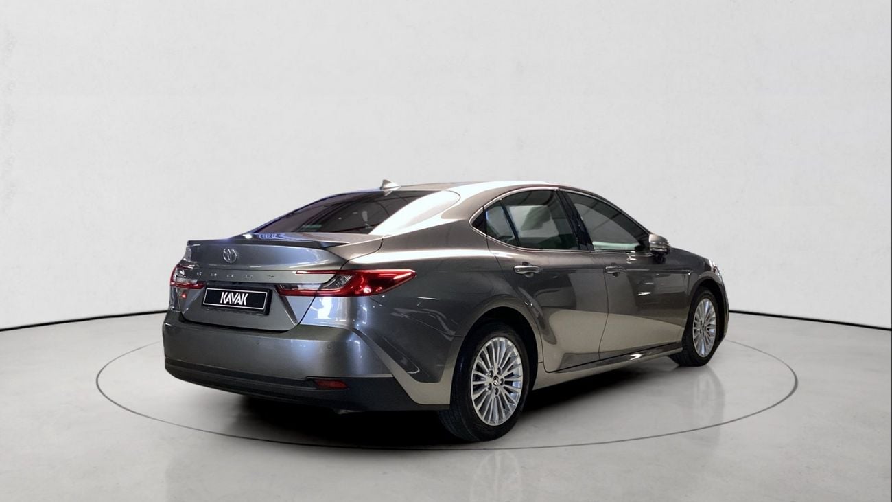 تويوتا كامري 2.5 HEV XLE E-CVT | شامل الضمان | 0 ﺪﻔﻋﺓ ﺃﻮﻟﻯ