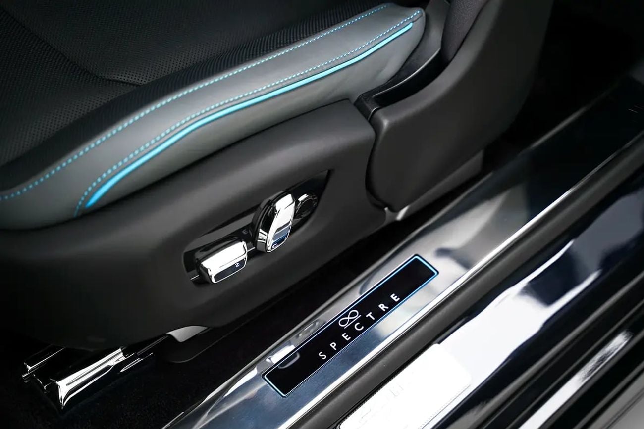 رولز رويس سبيكتر Black Badge | European Specs