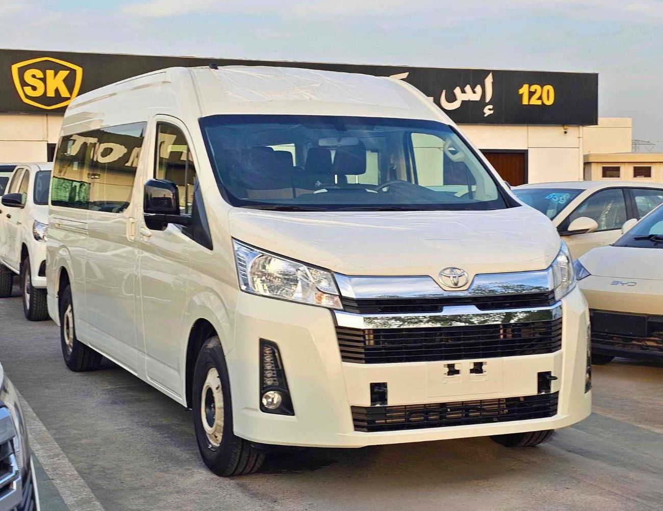 Toyota Hiace HIGHROOF GL / 13 SEATS WITH LEATHER / 2.8L DIESEL M/T V4 (CODE # HH28GLM)
