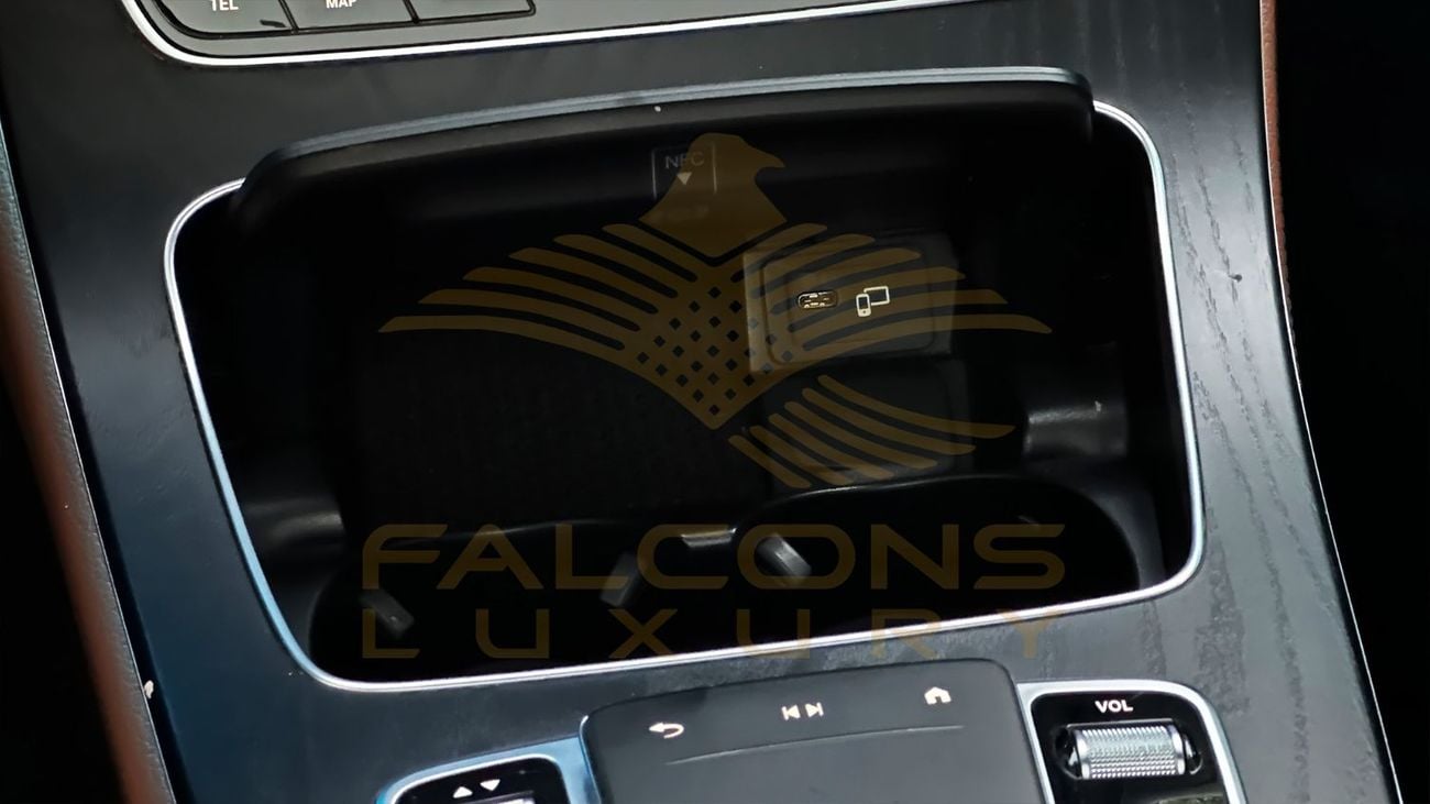 Mercedes-Benz E300 Premium 2.0L