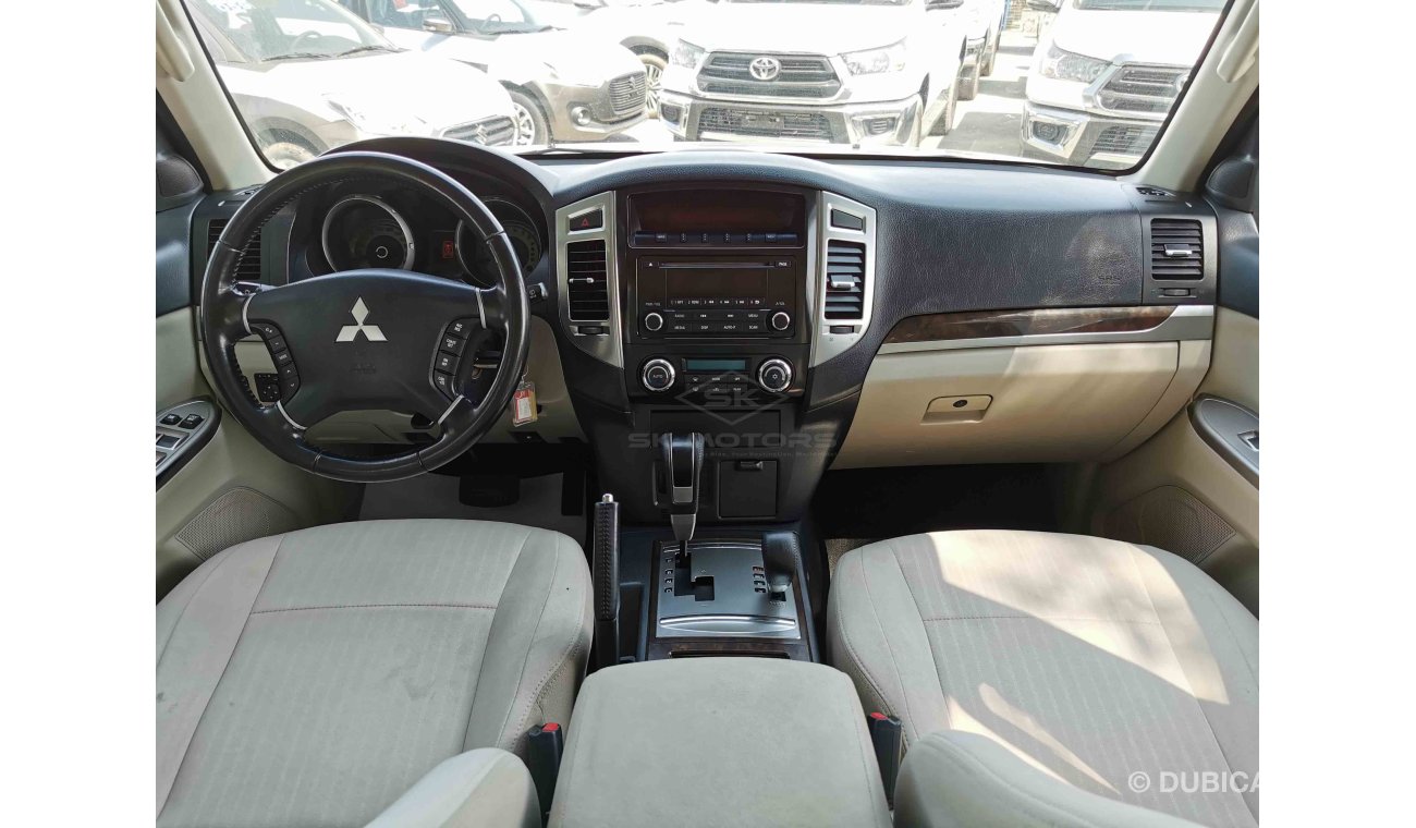 Mitsubishi Pajero 3.5L V6 Petrol, 17" Rims, Front & Rear Fog Light Button, Fabric Seats, 4WD-CD Player (CODE # 4626)