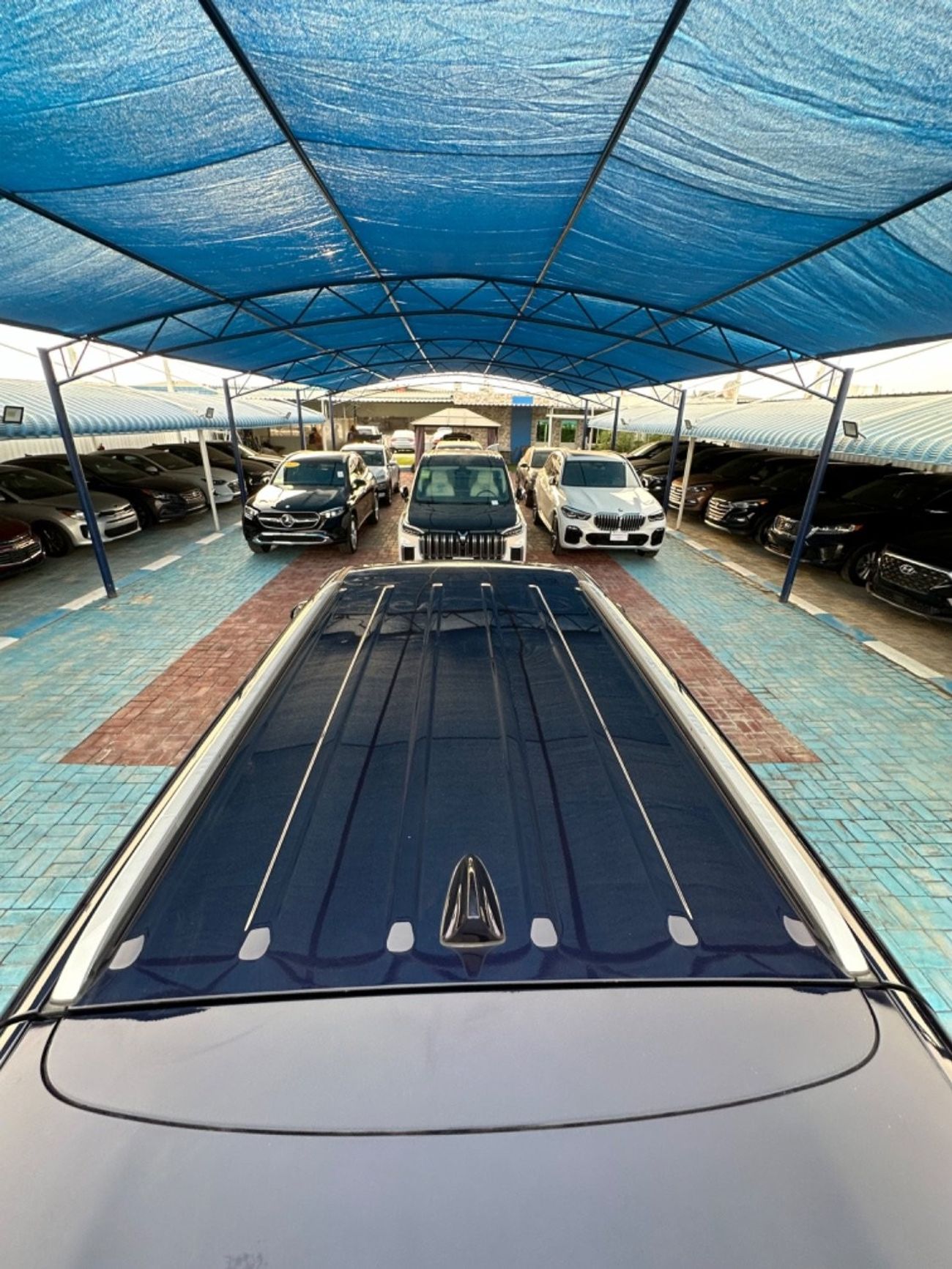 Kia Sedona car in perfect condition Kia sedona 2020 with engine capacity 3.3 car requires investment. in LX tri