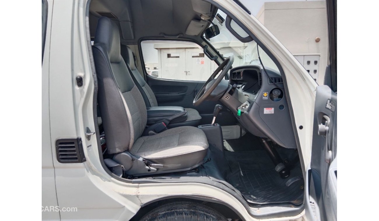 تويوتا هاياس TOYOTA HIACE VAN RIGHT HAND DRIVE (PM1572)