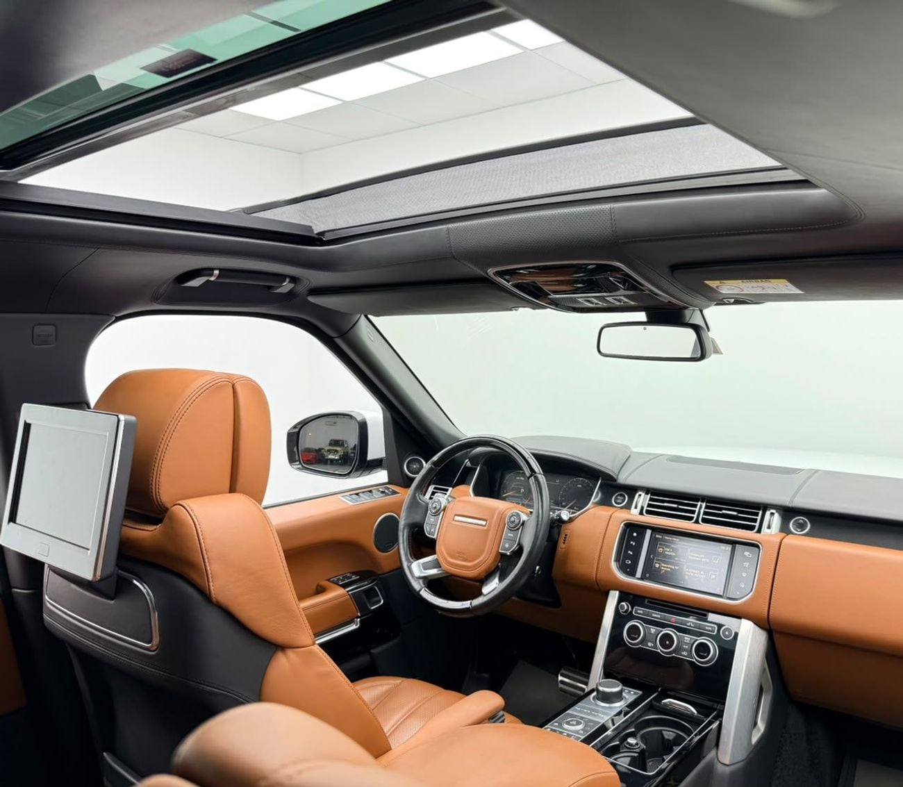 Land Rover Range Rover AUTOBIOGRAPHY 2016 Range Rover Vogue Autobiography, Full Service History, Fully Loaded, Excellent Condition, GCC