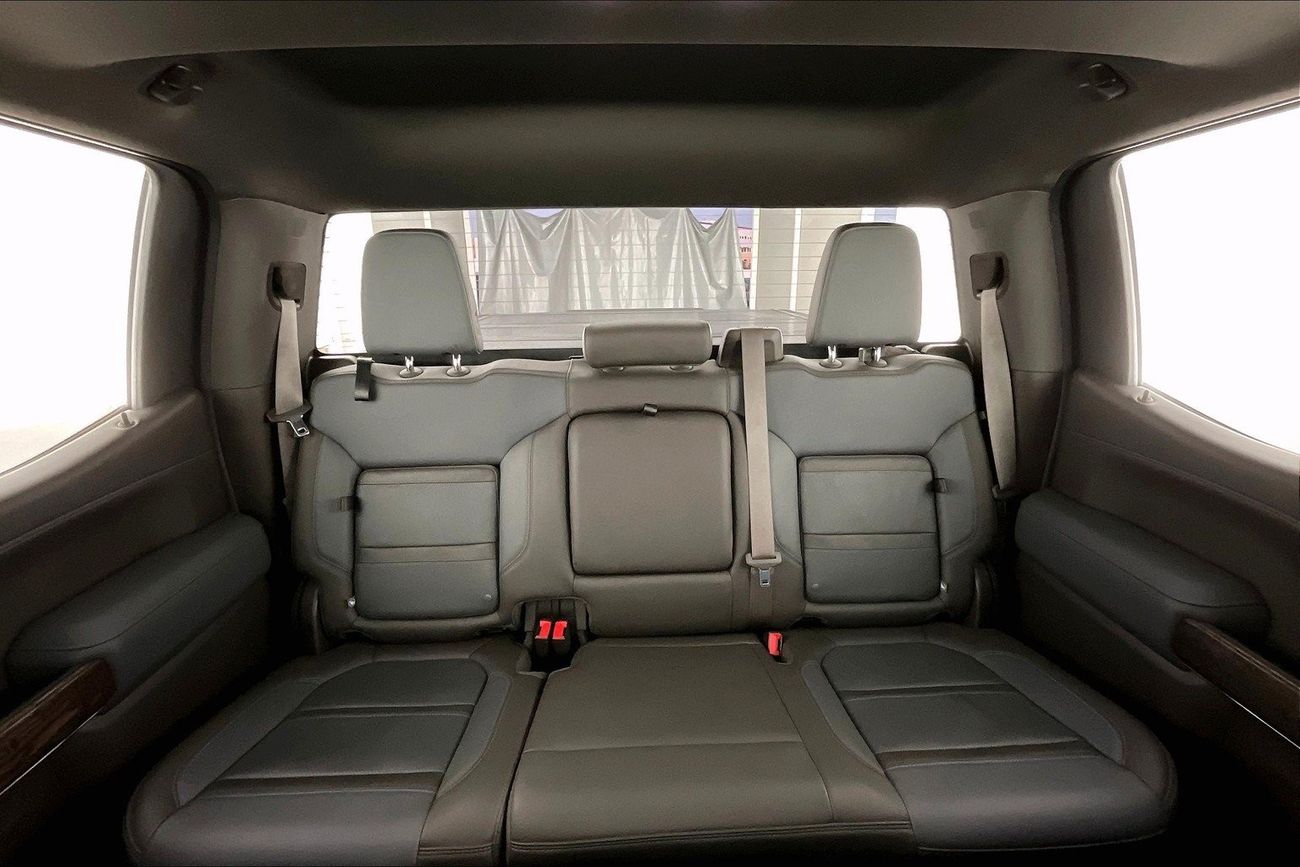 فولكس واجن طوارق R-Line | ضمان مجاني لمدة عام | 0 دفعة أولى