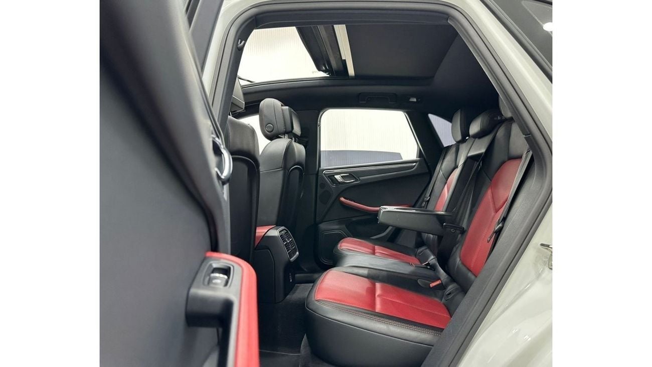 Porsche Macan Std 2018 Porsche Macan, Warranty, Full Porsche Service History, GCC