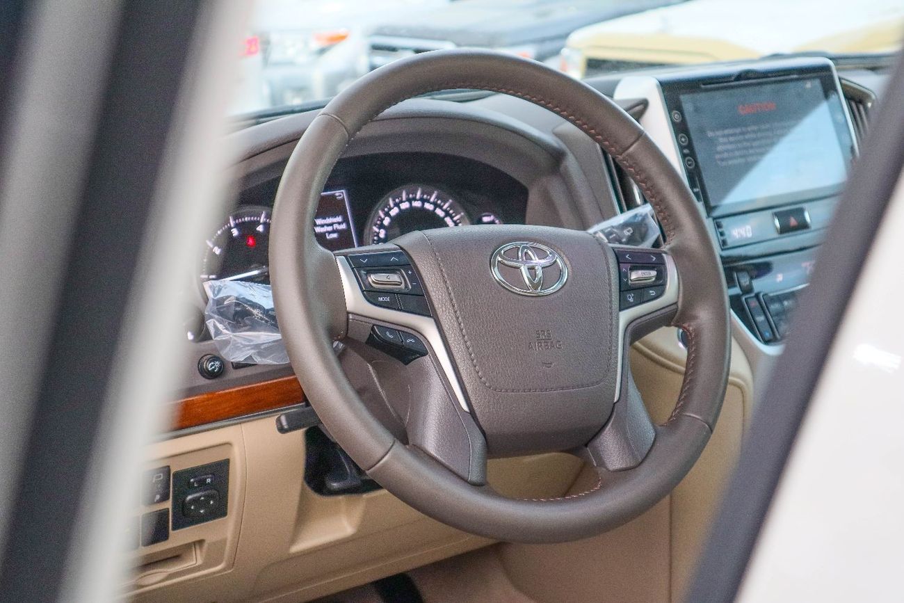 Toyota Land Cruiser Toyota Land Cruiser VXR white Edition 5.7L V8 2018