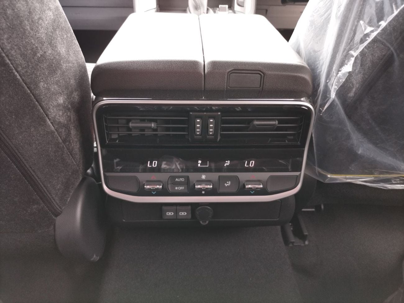 تويوتا لاند كروزر Toyota Landcruiser Lc300 Ax 2025 RHD Petro engine 3.5L automatic gear