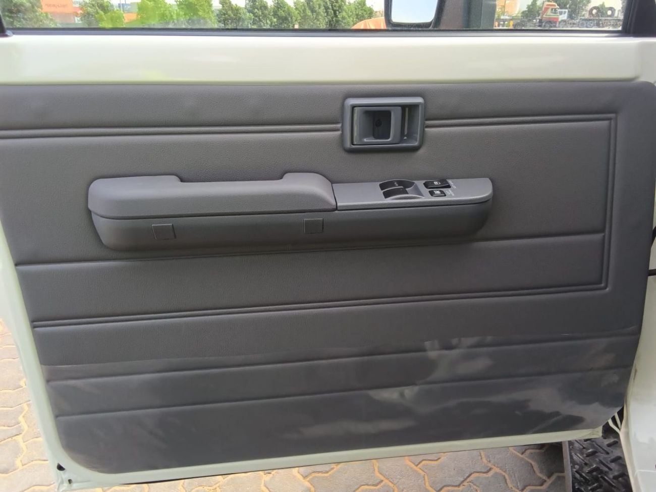 Toyota Land Cruiser 70 LC 78 HARDTOP 2.8L AT