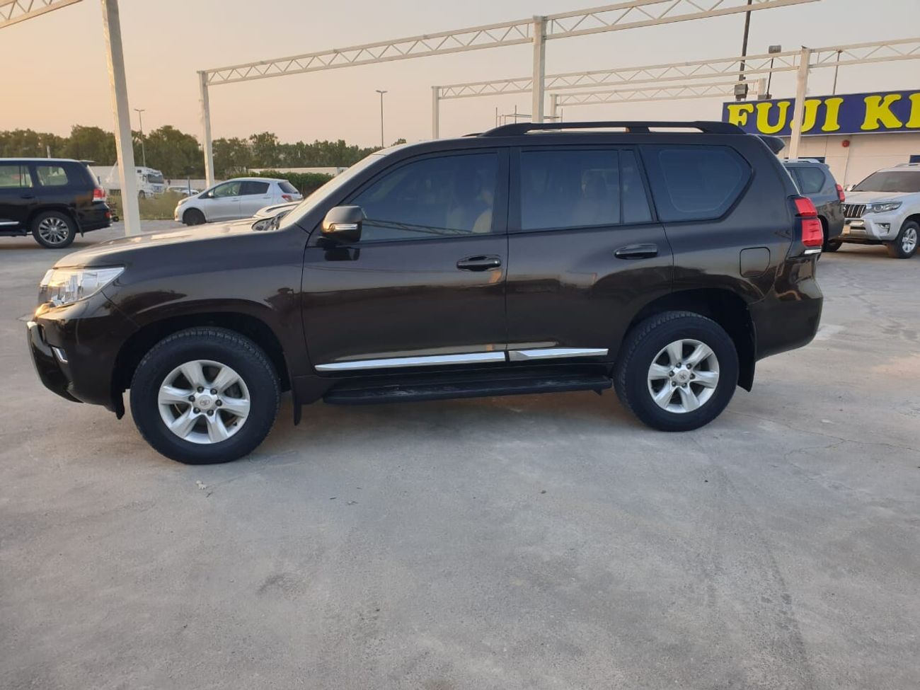 Toyota Prado 2.7L TXL - 4 CYLINDER (PETROL)