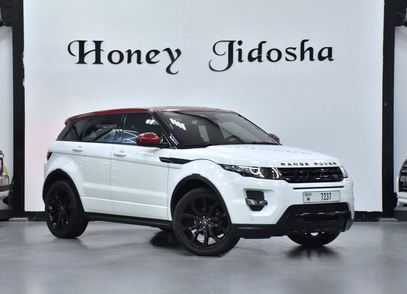 Land Rover Range Rover Evoque Land Rover Range Rover Evoque R-Dynamic ( 1 of 1 in UAE / Special Order ) 2015 Model GCC Specs