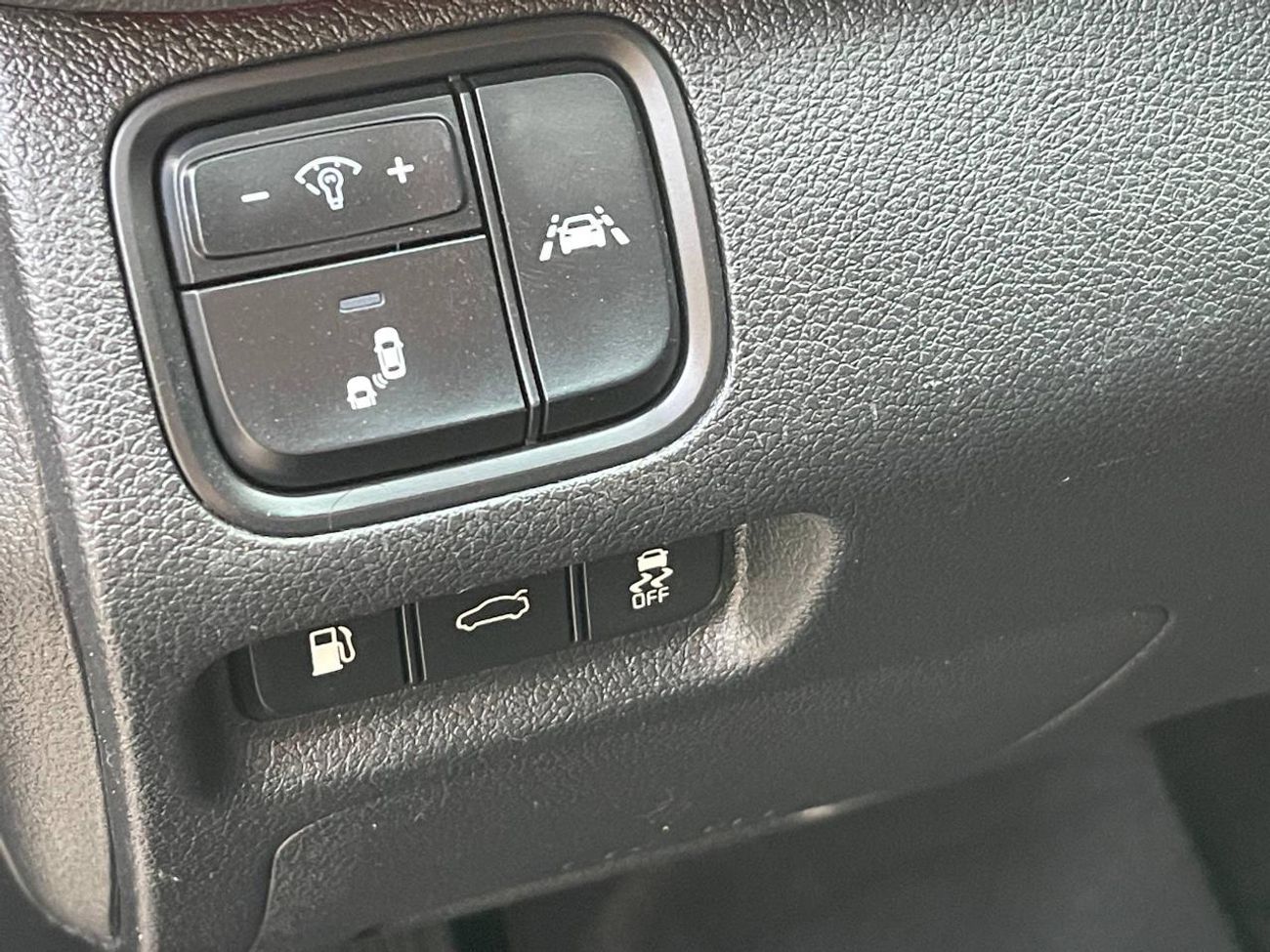 كيا أوبتيما محرك 2.4 لتر رباعي الأسطوانات / فتحة سقف بانورامية / مقاعد جلدية / رادار / نظام مساعدة القيادة / جنو