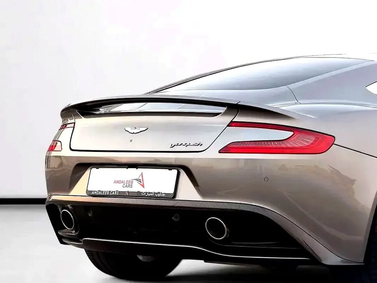 أستون مارتن فانكويش فولانتي RARE FULL CARBON SPEC | GCC | V12 ENGINE