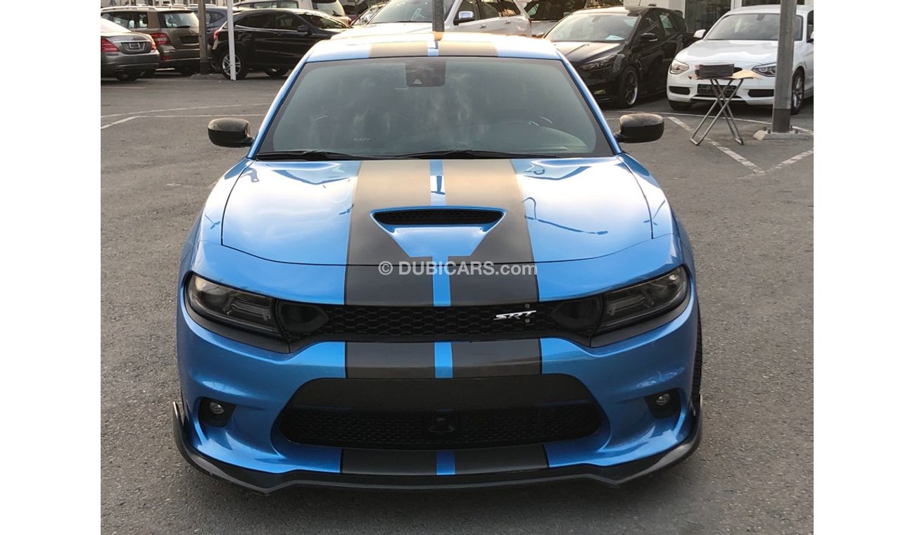 دودج تشارجر موديل 2015 خليجي فل مواصفات كراسي جلد ومثبت سرعه وتحكم كهربي كامل ونظام صوت ممتاز وكاميرا خلفيه