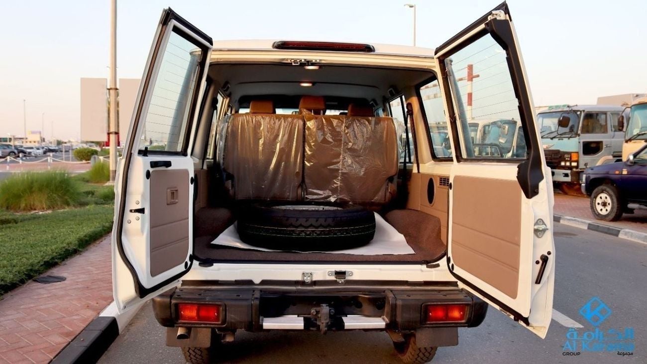 Toyota Land Cruiser 70 Diesel VDJ 4.5L V8 (5 Doors) 2024 SCREEN AND CAMERA , POWER WINDOW AND CENTER LOCK ,