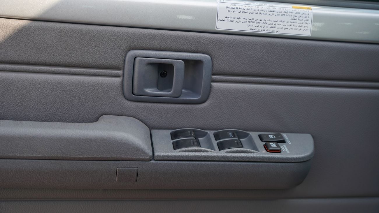 تويوتا لاند كروزر بيك آب