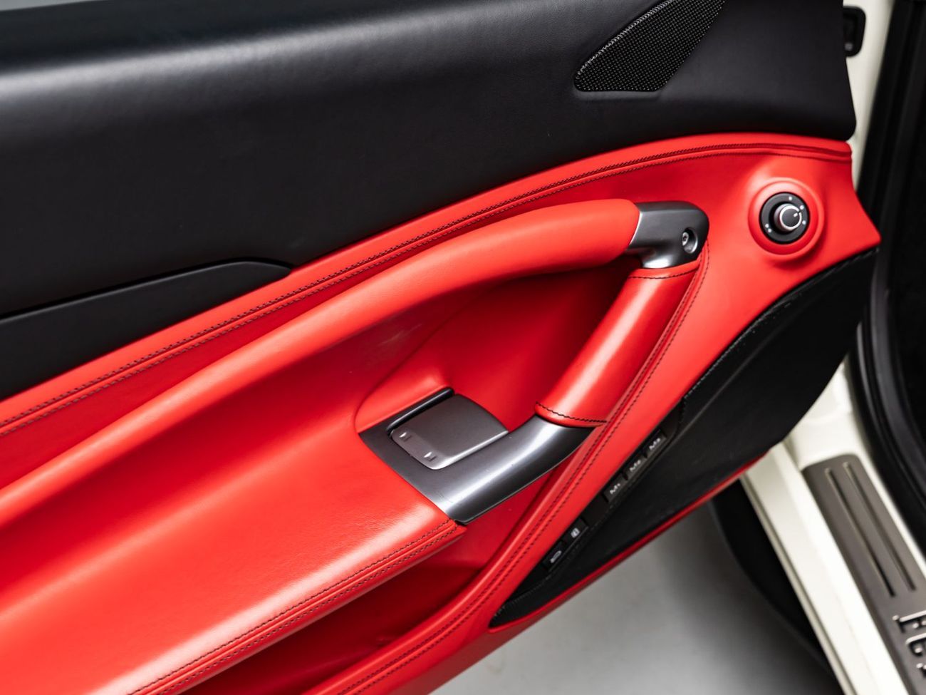 Ferrari F8 Tributo 3.9T V8 2020 Ferrari F8 Tributo, 2026 Ferrari Warranty, 2027 Ferrari Service Contract, Low KMs, GCC