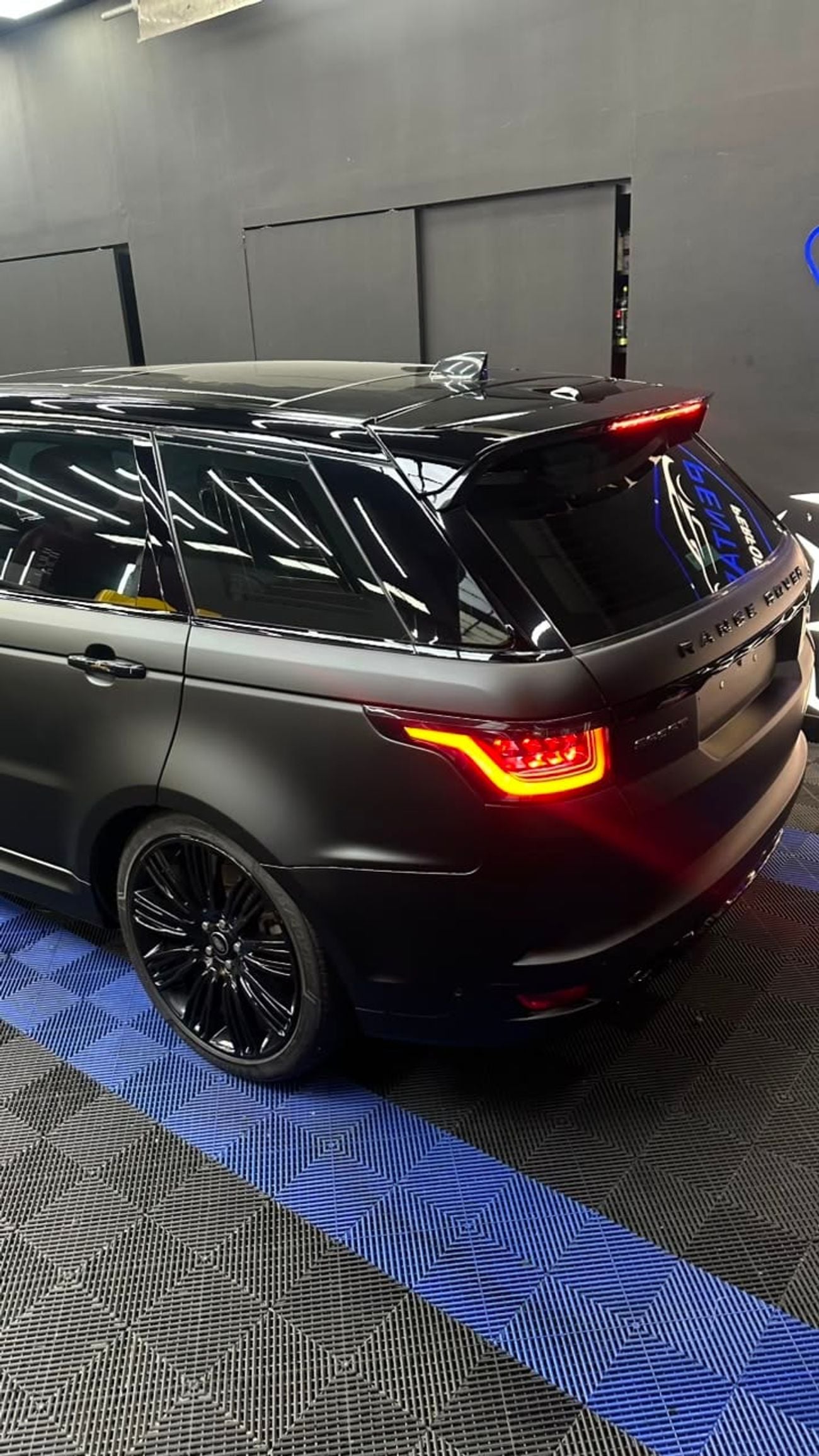 Land Rover Range Rover Sport HSE DYNAMIC