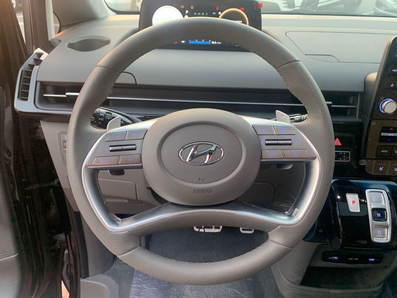 Hyundai Staria 2023 Hyundai Staria Premium C.E.O Edition 2.2L CRDI Automatic AWD