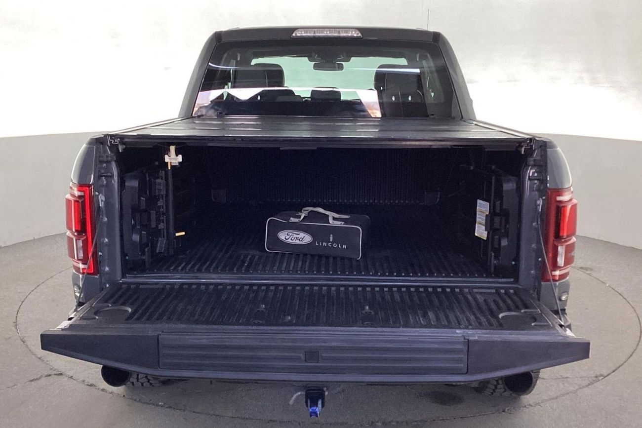 Ford F 150 Raptor Luxury - Super Cab | Guaranteed Warranty | 0 Down Payment