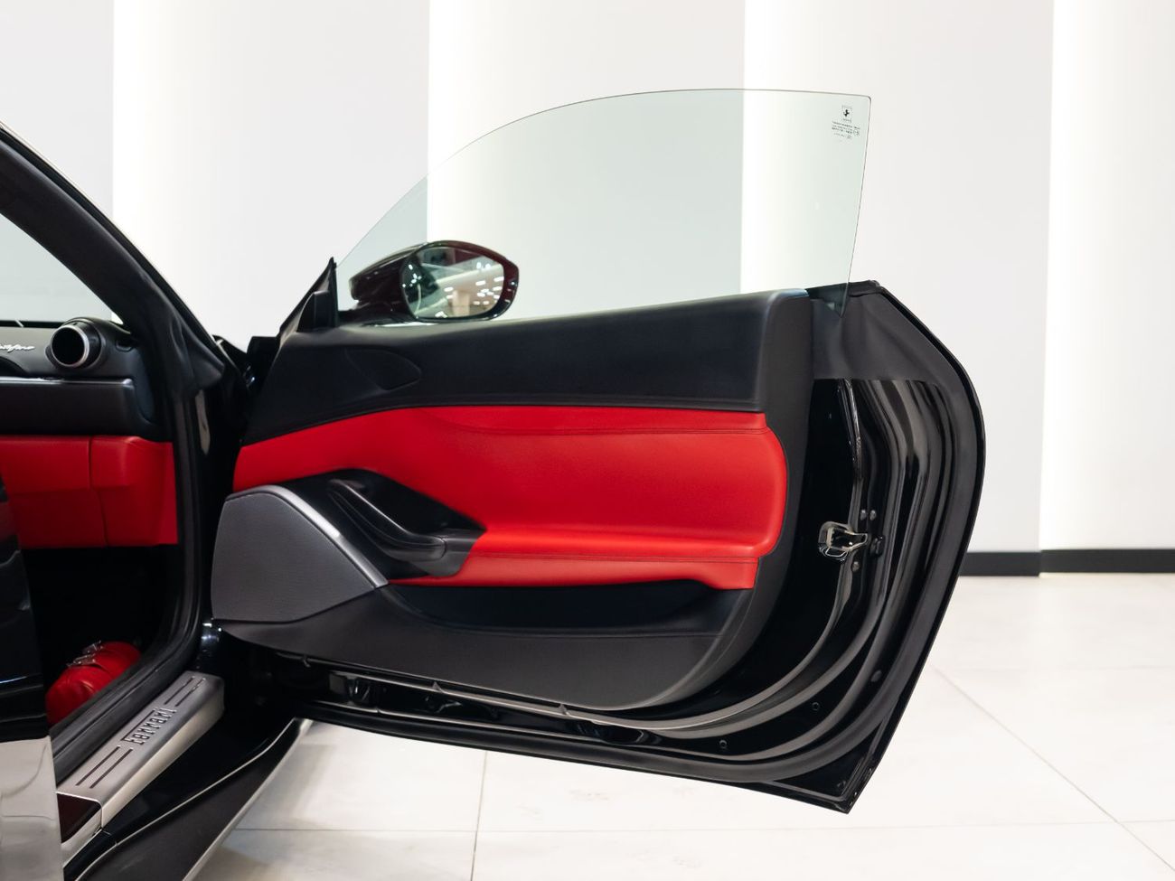 فيراري بورتوفينو 2020 | FERRARI PORTOFINO | GCC | 7 YRS SERVICE CONTRACT FREE | PERFECT CONDITION | LOW MILEAGE