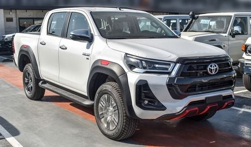 تويوتا هيلوكس SR5