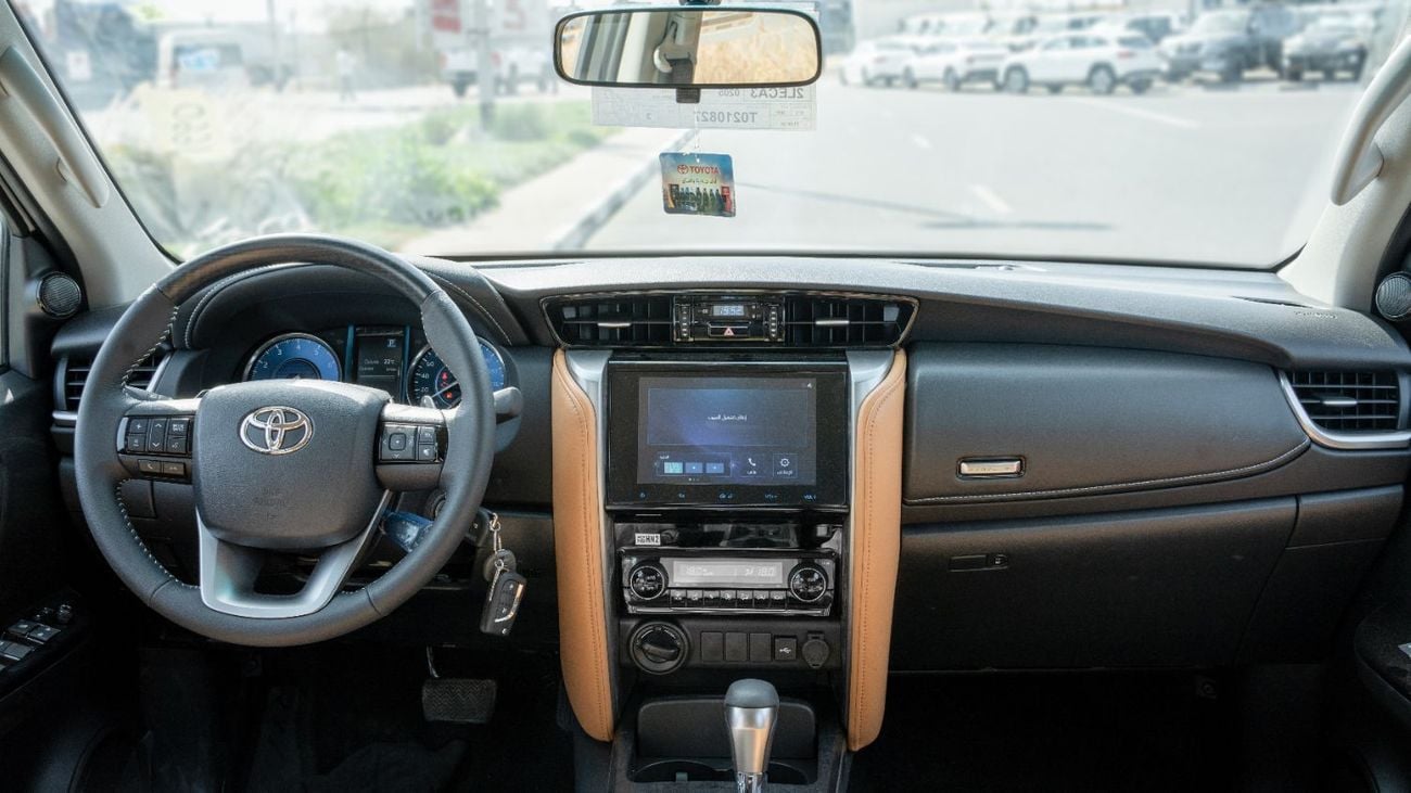 تويوتا فورتونر VXR 2026 Toyota Fortuner VX 4.0L AT Petrol (Black-Tan)
