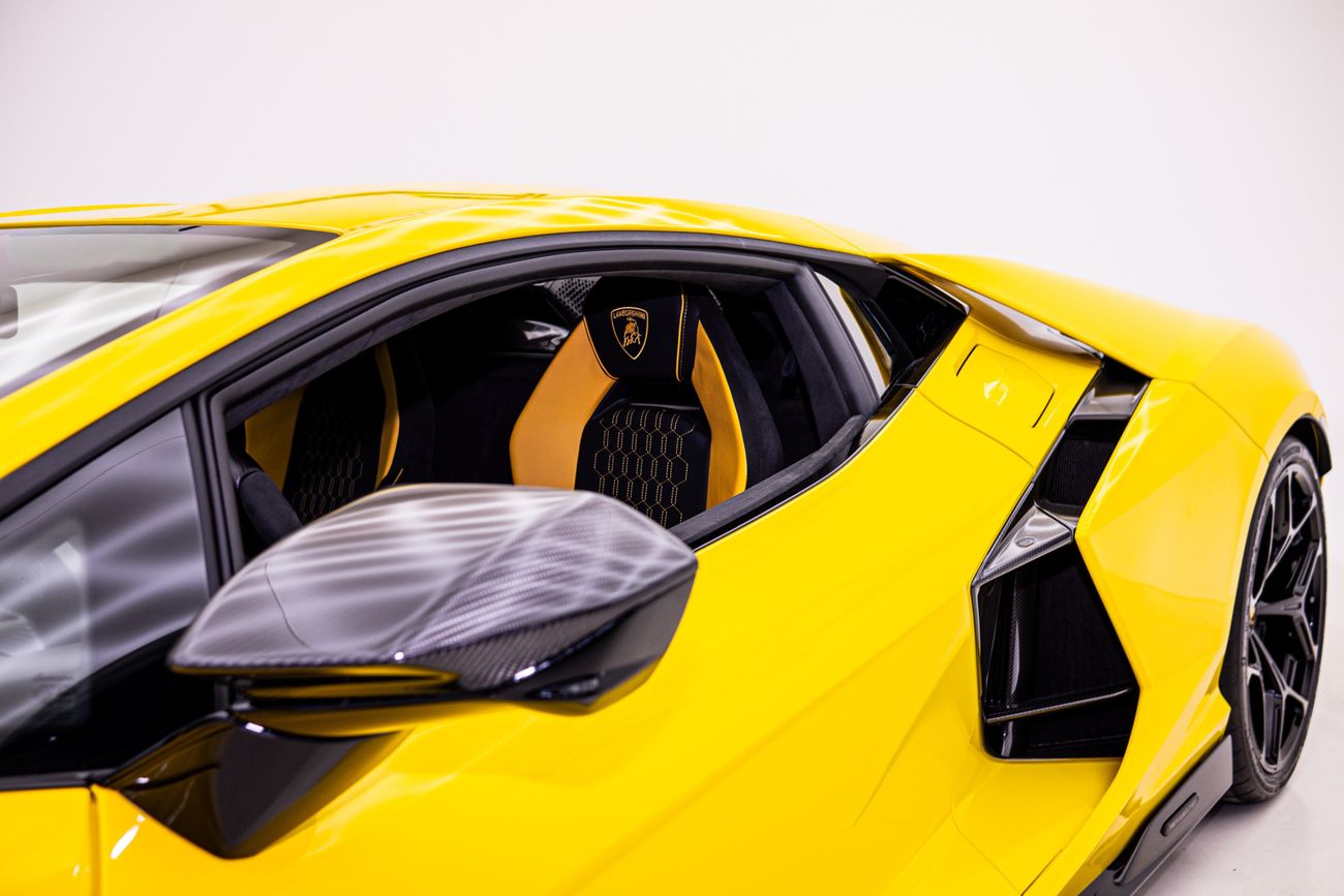 لامبورغيني ريفويلتو 6.5L V12 Hybrid