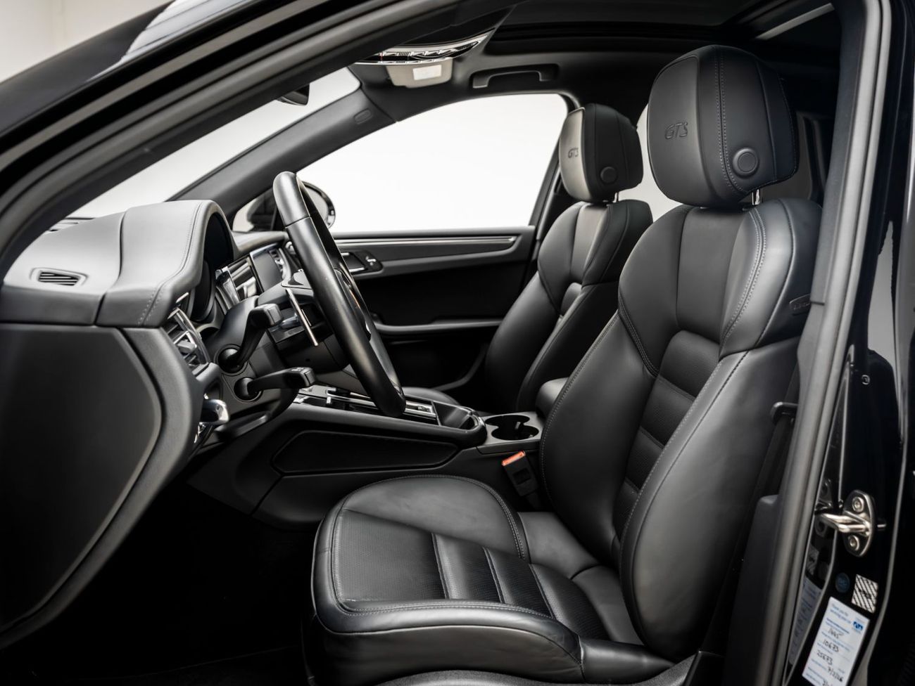 Porsche Macan GTS 3.0L (360 HP) 2024 Porsche Macan GTS, 2026 Porsche Warranty, Low KMs, GCC