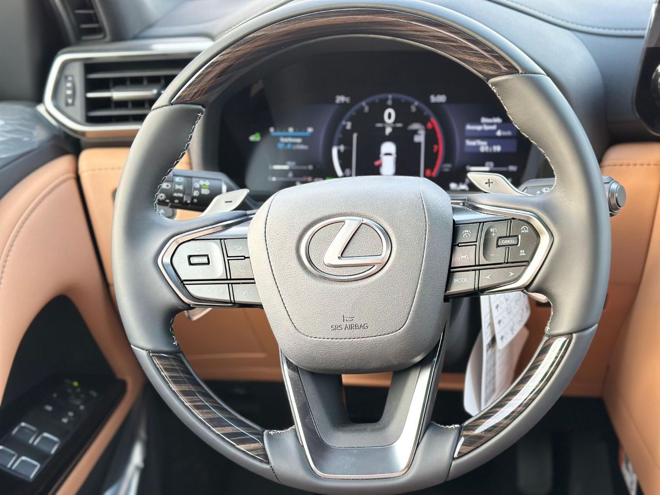 Lexus LX 700h LX700h Signature 2025 10 speakers & 22 Alloy wheels