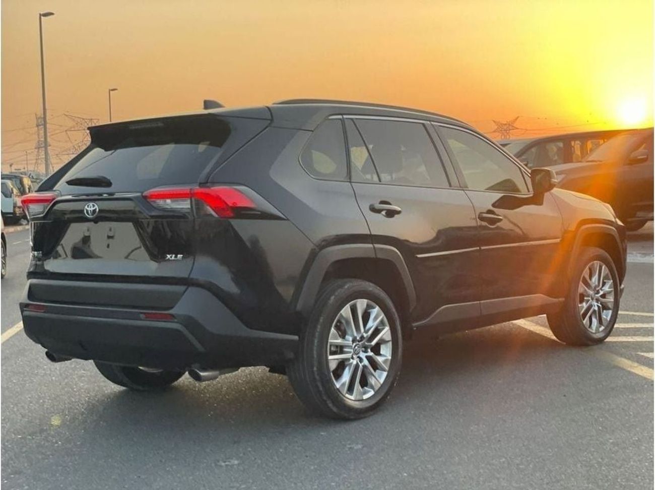 Toyota RAV4 2020 Toyota Rav4 XLE Premium+ 2.5L V4 Full Option With Radar Push Start & Electric Leather Seats - T