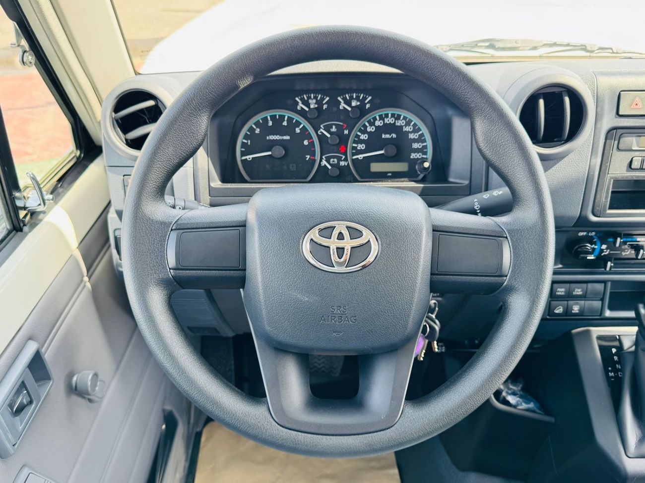 Toyota Land Cruiser TOYOTA LC78 3DOOR 4.0L PTR GCC A/T B/O WHITE 2025