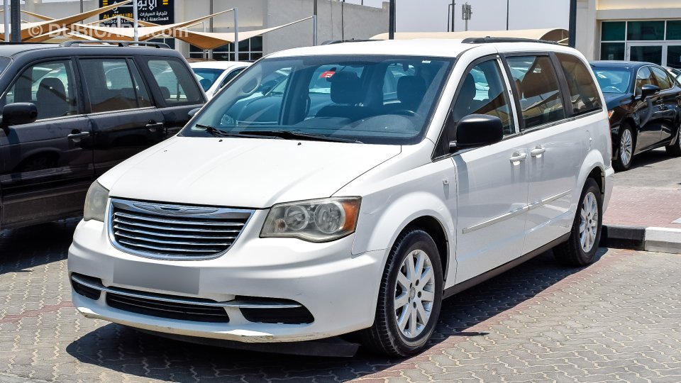 Chrysler Grand Voyager for sale AED 24,000. White, 2012