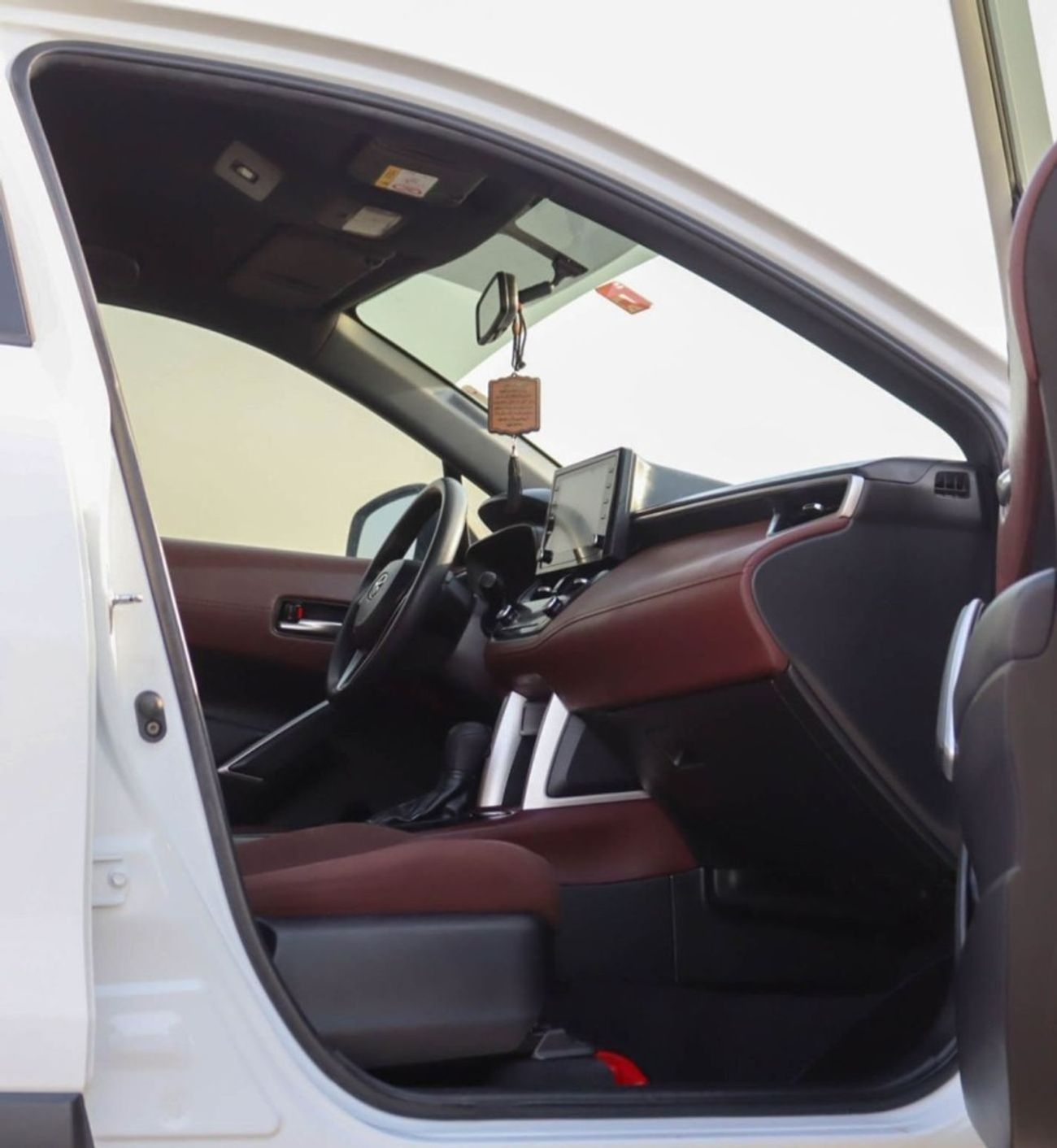 تويوتا كورولا كروس 1.8L XL (HEV) Toyota Corolla Cross Hybrid 1.8L 2022 GCC Original Paint Accident Free, excellent cond