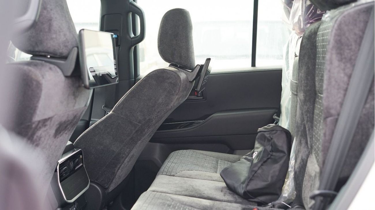 تويوتا لاند كروزر تويوتا لاند كروزر 300 -E 3.3L ديزل 2023