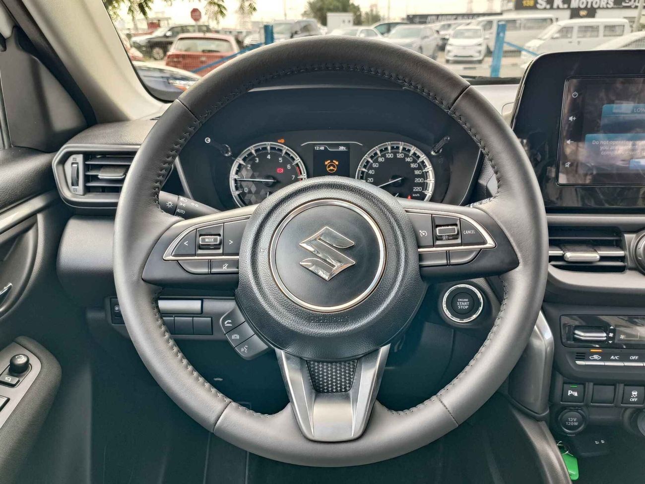 Suzuki Grand Vitara GLX / HYBRID / DOUBLE TONE / 1.5L V4 /  "9" DISPLAY / 360* CAMERA / HEADUP DISPLAY (CODE # GVHB4X2F)