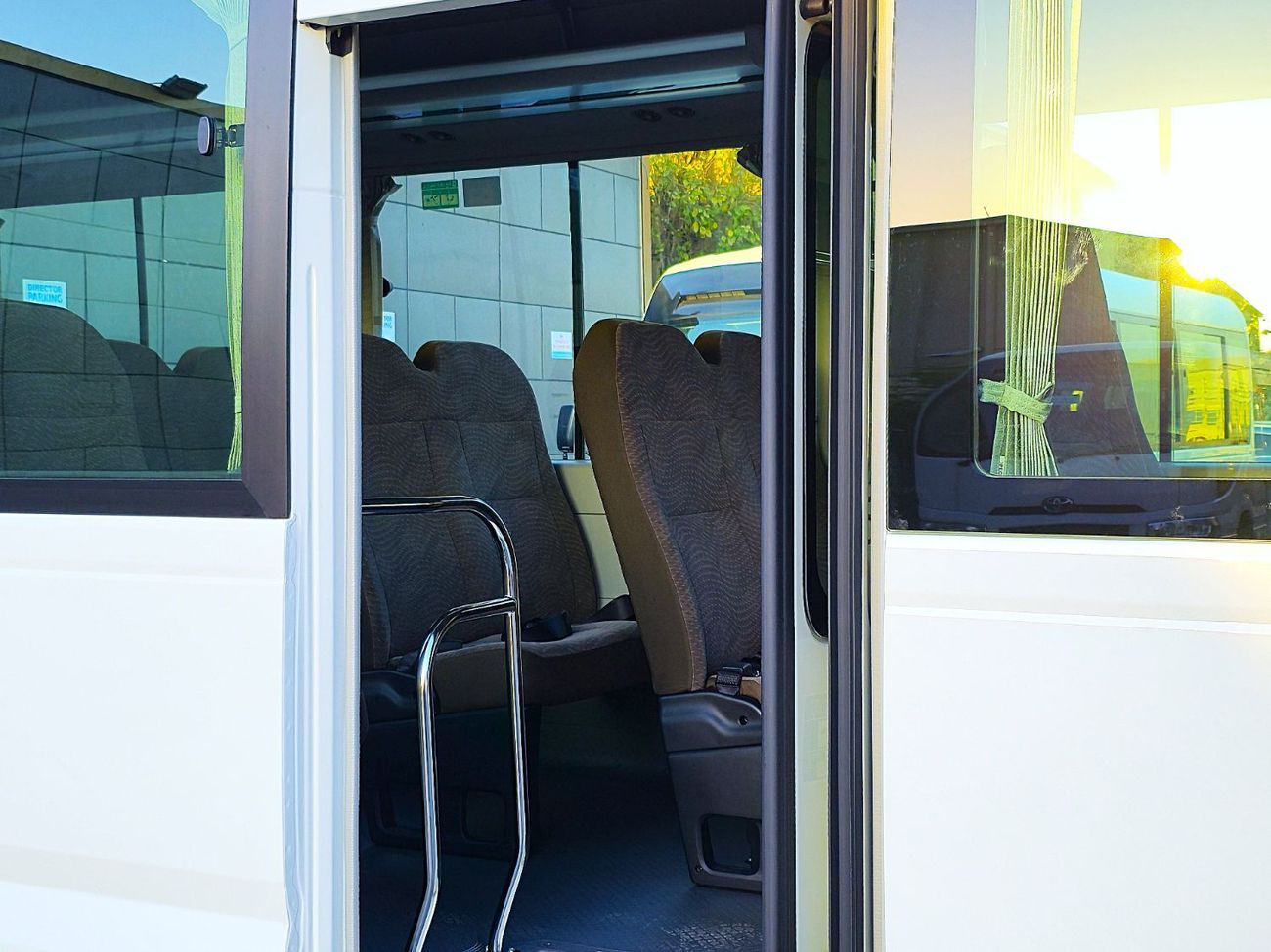 Toyota Coaster AL FUTAIM - TOYOTA COASTER PETROL 2.7 MT - AUTO DOOR - 23 SEATER  - 2025 MODEL - WHITE 