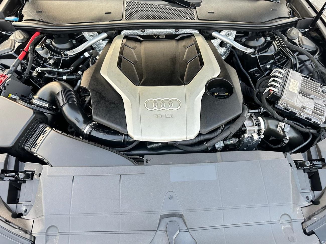 أودي A6 55 TFSI S-LINE