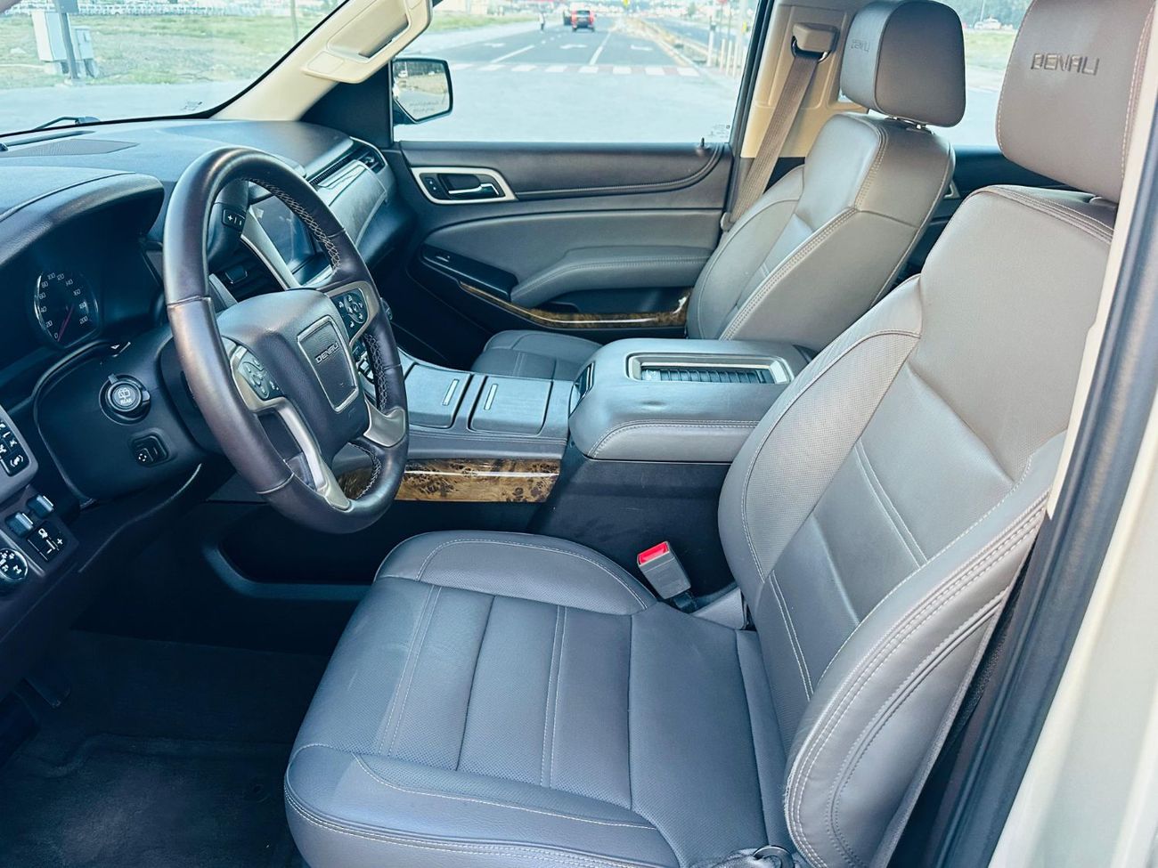 GMC Yukon Denali 6.2L (8 Seater)