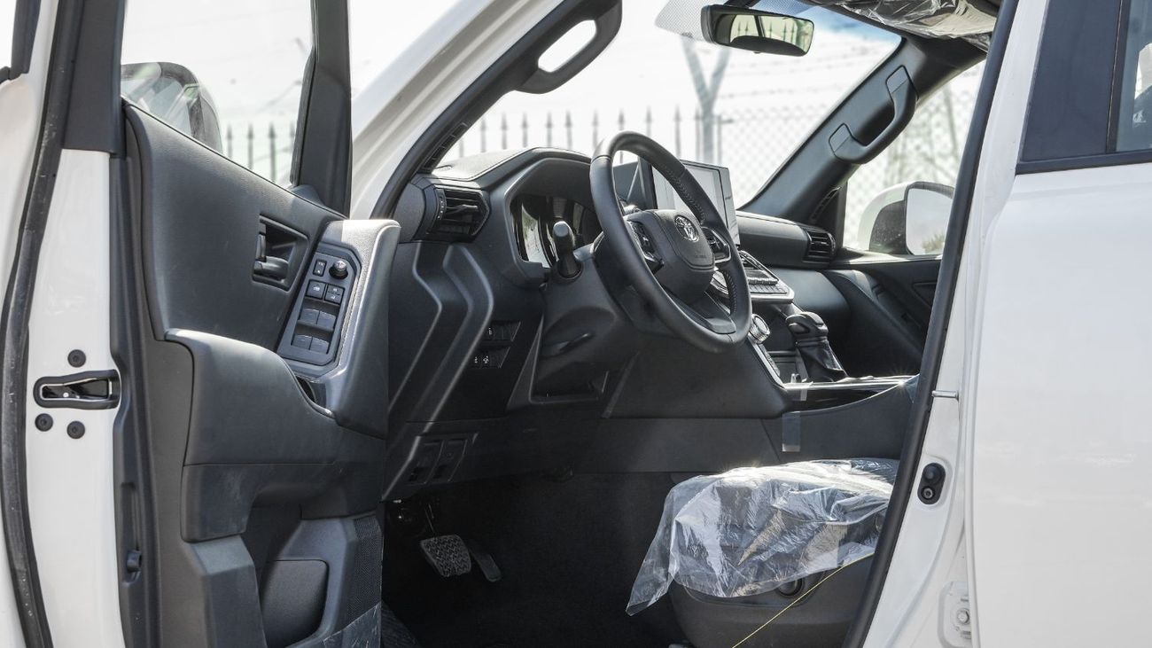 Toyota Land Cruiser 2025 Toyota Land Cruiser GXR 4.0L AT Petrol (White-Black)