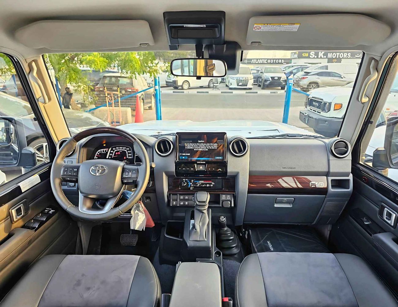 Toyota Land Cruiser 70 LC76  / A/T / 2.8L V4 DIESEL / WINCH SNORKEL / DVD CAMERA / HIGH OPTION / CODE # LX-Z