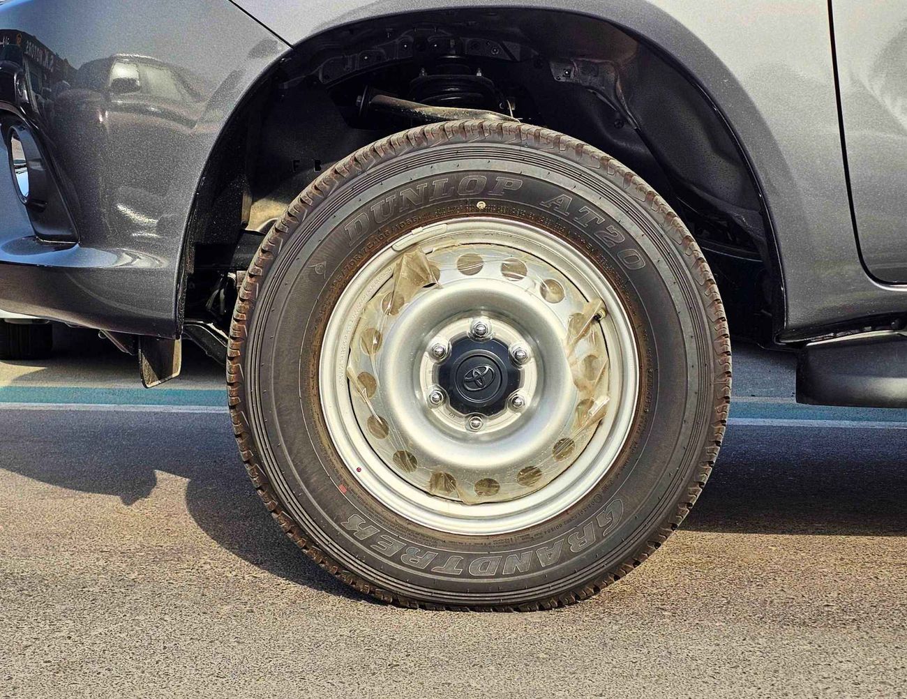 Toyota Hilux NARROW BODY WITH STICKER / A/T / 2.4L V4 DIESEL / 4WD (CODE # HDB)