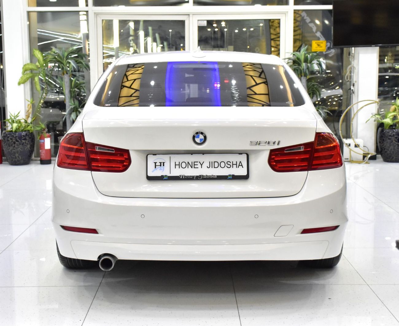بي أم دبليو 320 EXCELLENT DEAL for our BMW 320i ( 2014 Model ) in White Color GCC Specs