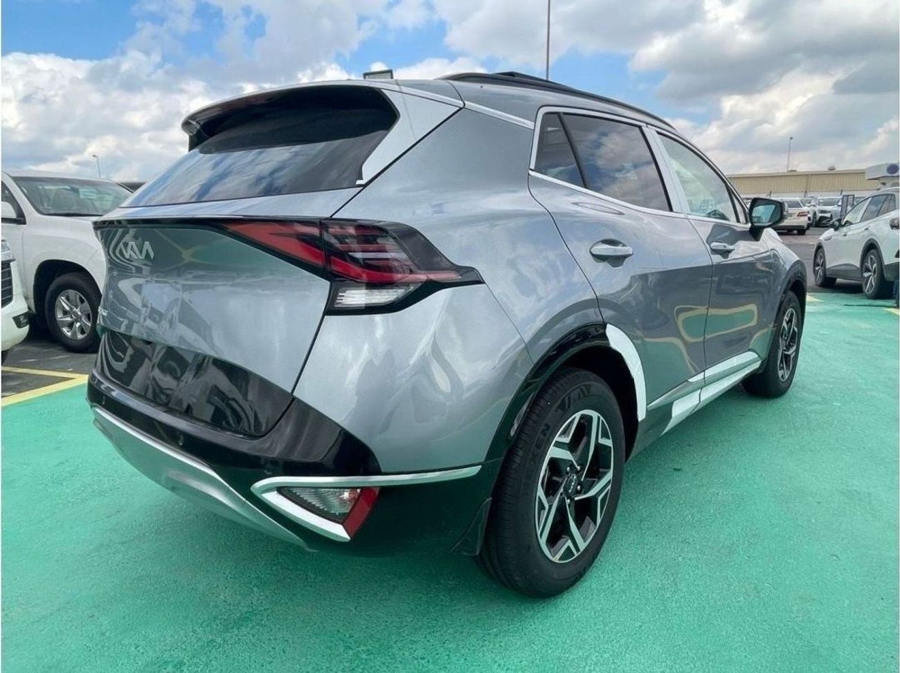 كيا سبورتيج 1.6 with sunroof two electric seats bush start