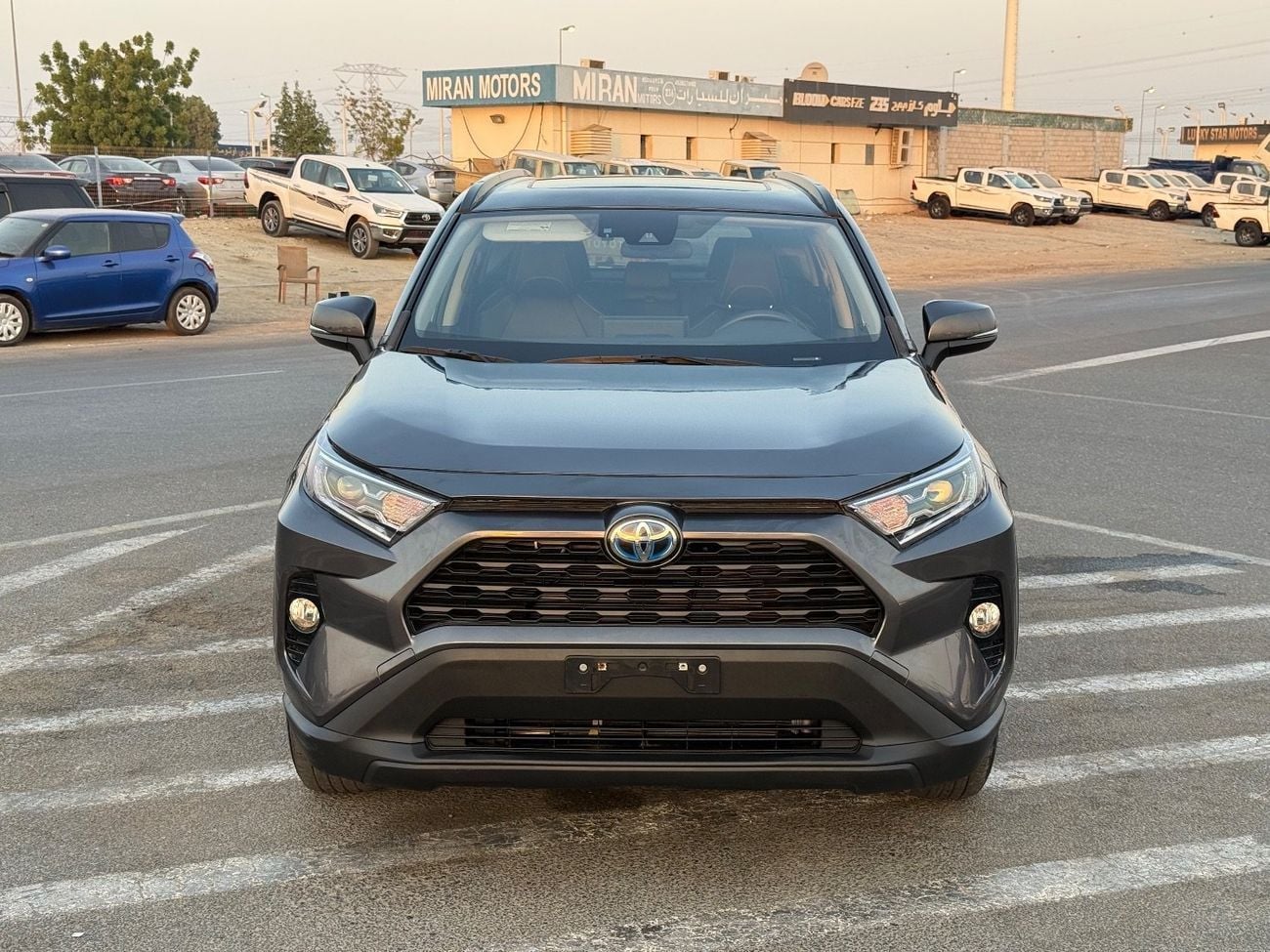 تويوتا راف ٤ XLE 2.5L