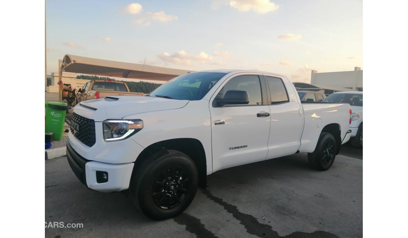 Toyota Tundra double cab2019 باب ونص تويوتا تندرا ابيض